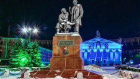 Памятник братьям Черепановым, изобретшим паровоз!
